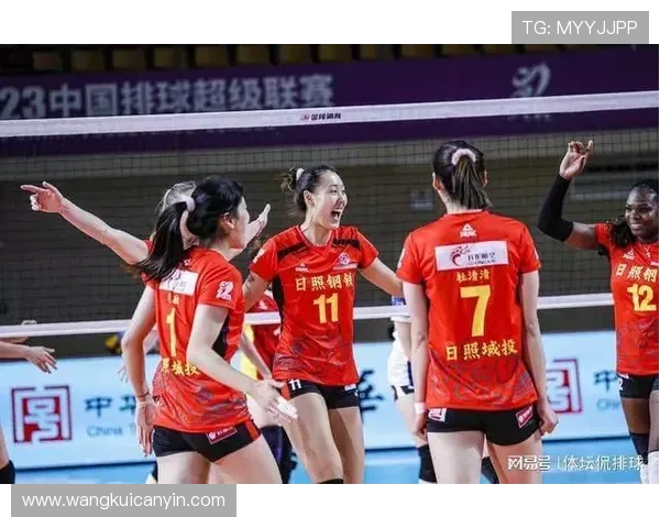 成都排球队进攻策略解析与战术创新探讨